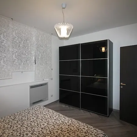 Infinity House Rom